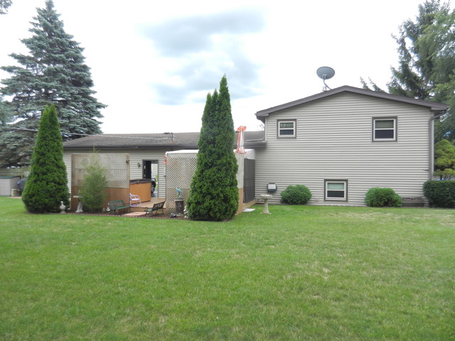 618 W Wegner Rd, Mchenry, IL 60051 photo 2