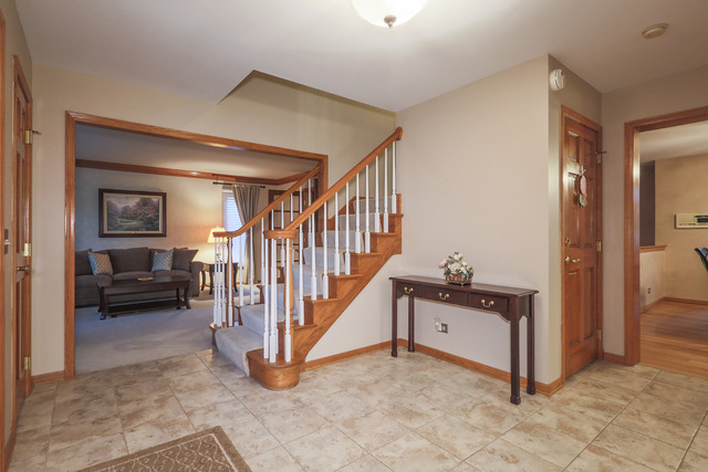 1124 Conan Doyle Rd, Naperville, IL 60564 photo 2