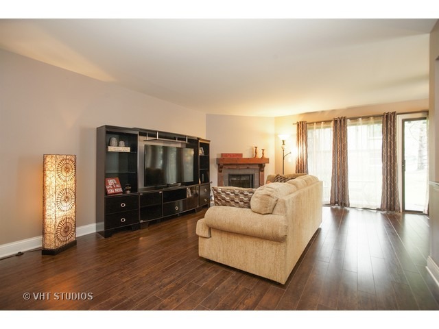 2810 Northampton Dr #B1, Rolling Meadows, IL 60008 photo 2