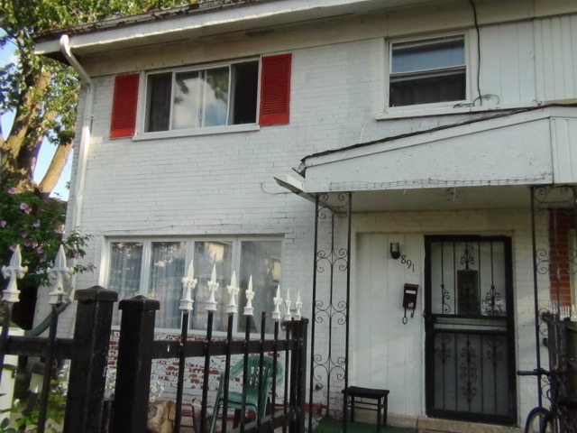 8910 Robin Dr #A, Des Plaines, IL 60016 photo 2