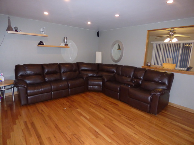8832 Olympic Dr, Bridgeview, IL 60455 photo 3