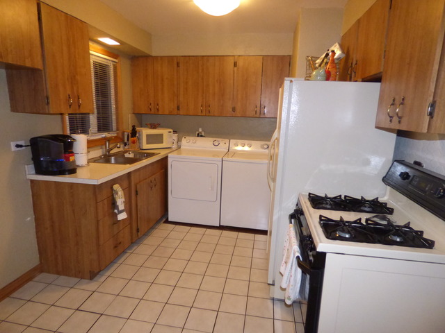 8832 Olympic Dr, Bridgeview, IL 60455 photo 8