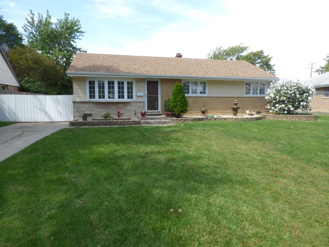 8832 Olympic Dr, Bridgeview, IL 60455 photo 1