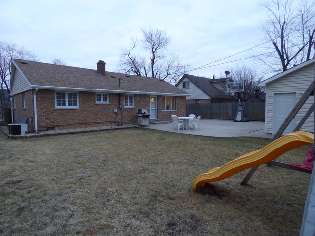 8832 Olympic Dr, Bridgeview, IL 60455 photo 18