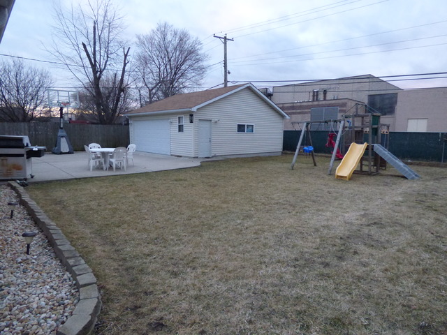 8832 Olympic Dr, Bridgeview, IL 60455 photo 17