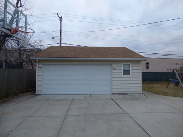 8832 Olympic Dr, Bridgeview, IL 60455 photo 15