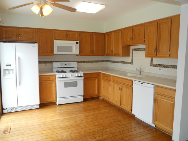 131 E Beech Dr, Schaumburg, IL 60193 photo 6