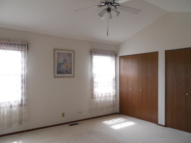 131 E Beech Dr, Schaumburg, IL 60193 photo 12
