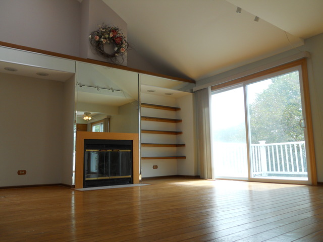 131 E Beech Dr, Schaumburg, IL 60193 photo 4