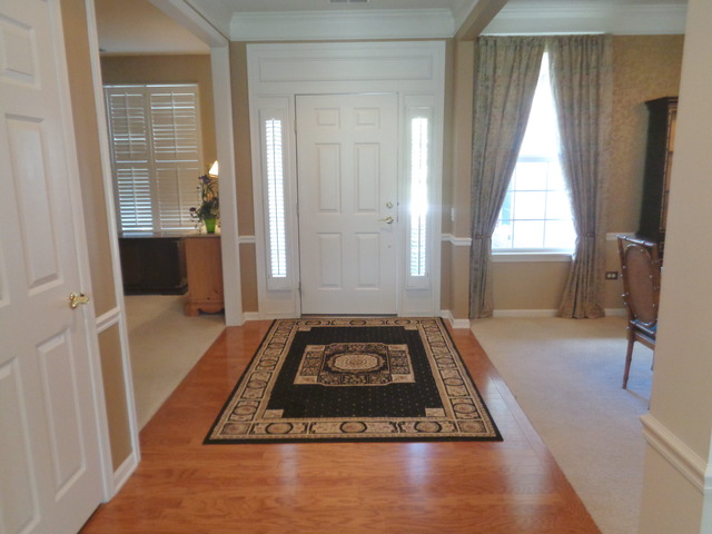 2462 Vista Trl, Elgin, IL 60124 photo 2