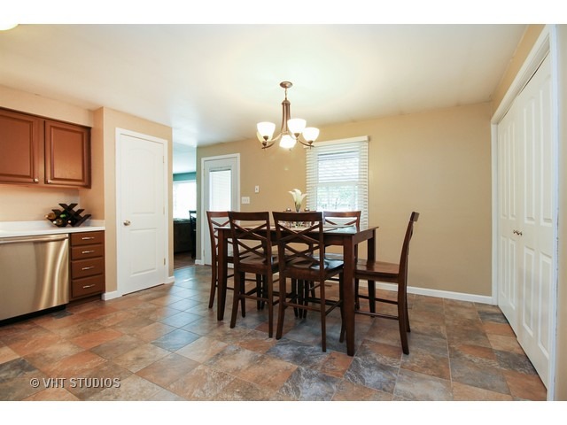 899 Pheasant Dr, Bradley, IL 60915 photo 4