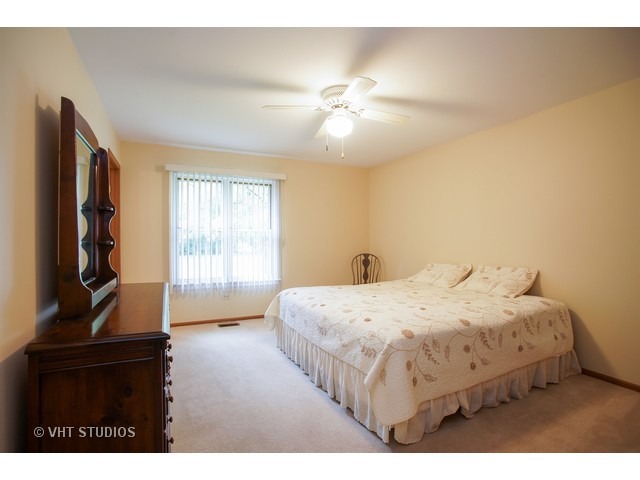 203 Mayer Ave, Wheeling, IL 60090 photo 6