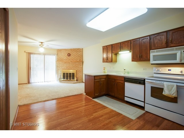 203 Mayer Ave, Wheeling, IL 60090 photo 3