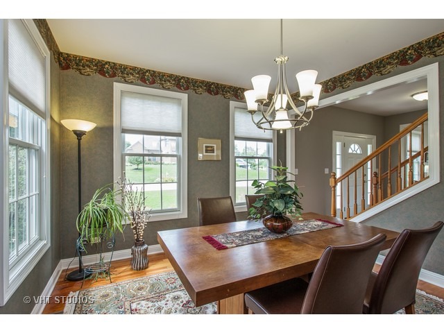 611 Bluffs Edge Dr, Mchenry, IL 60051 photo 4