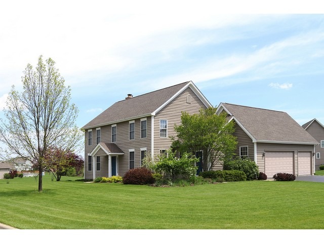 611 Bluffs Edge Dr, Mchenry, IL 60051 photo 1