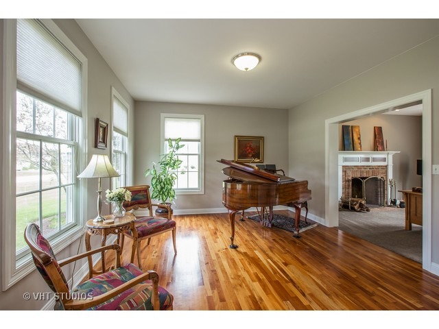 611 Bluffs Edge Dr, Mchenry, IL 60051 photo 2