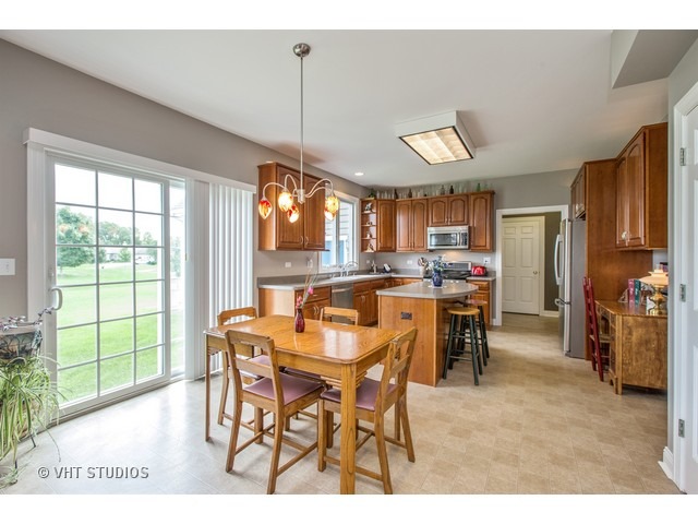611 Bluffs Edge Dr, Mchenry, IL 60051 photo 3