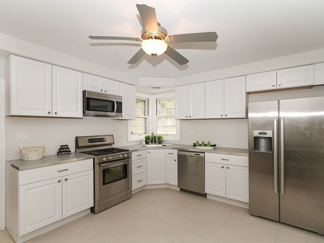 155 S Melrose Ave, Elgin, IL 60123 photo 9