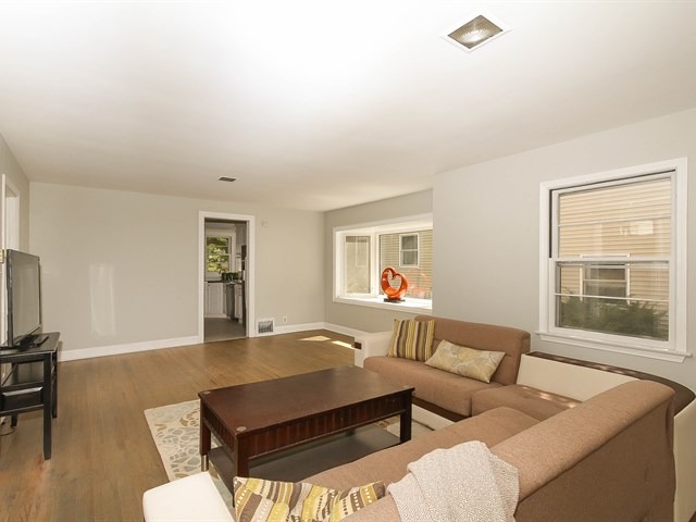 155 S Melrose Ave, Elgin, IL 60123 photo 6