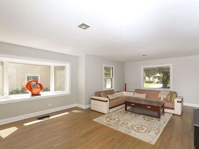 155 S Melrose Ave, Elgin, IL 60123 photo 8