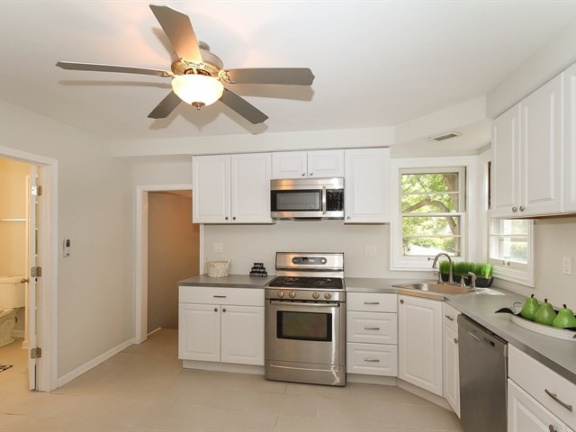 155 S Melrose Ave, Elgin, IL 60123 photo 10