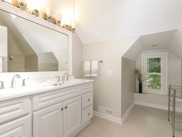 155 S Melrose Ave, Elgin, IL 60123 photo 17