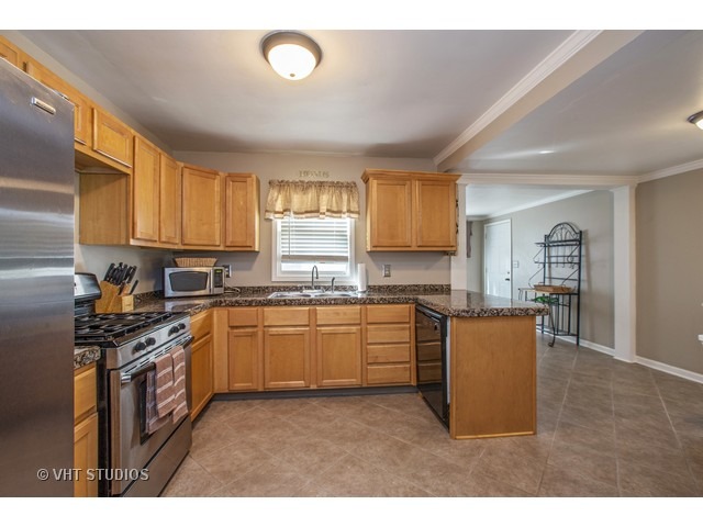 901 Annabelle St, Mchenry, IL 60051 photo 3