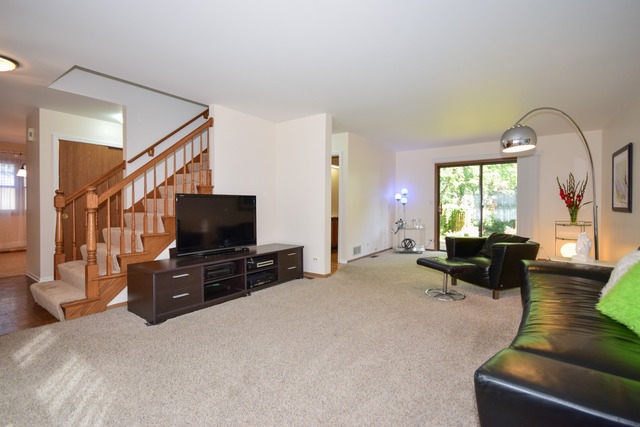 1505 E Lowden Ave, Wheaton, IL 60189 photo 2