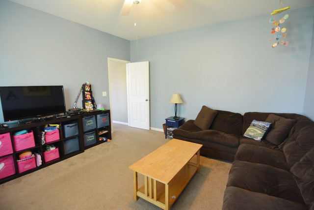 457 Mooresfield St, Elgin, IL 60124 photo 9