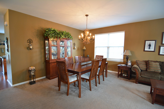 457 Mooresfield St, Elgin, IL 60124 photo 3