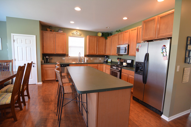 457 Mooresfield St, Elgin, IL 60124 photo 5