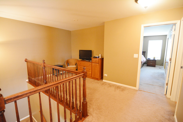 457 Mooresfield St, Elgin, IL 60124 photo 10