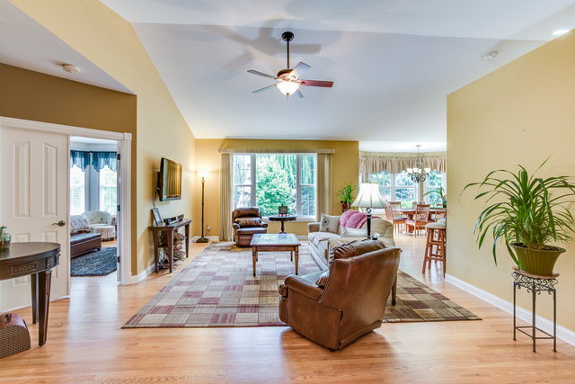 1455 Jason Ct, Bartlett, IL 60103 photo 3
