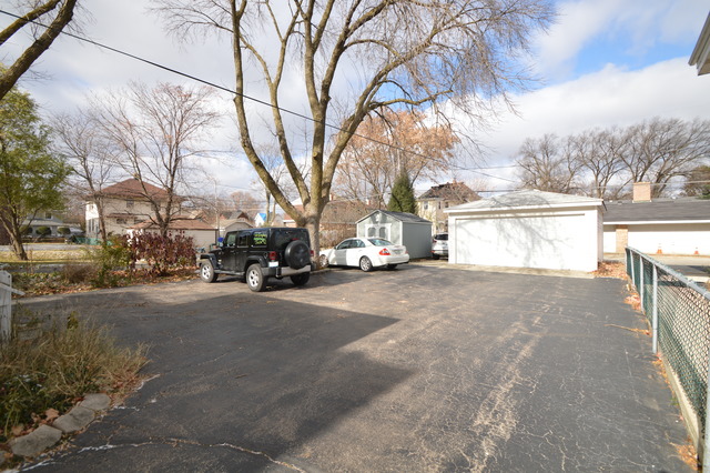 519 W Front St, Wheaton, IL 60187 photo 2