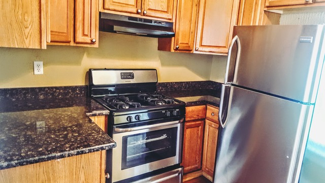 601 Mountain St, Aurora, IL 60505 photo 3
