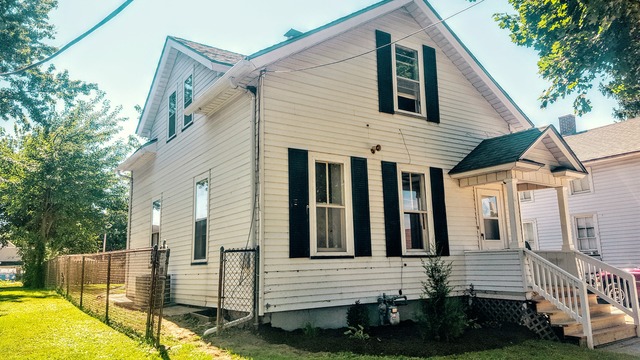 601 Mountain St, Aurora, IL 60505 photo 2