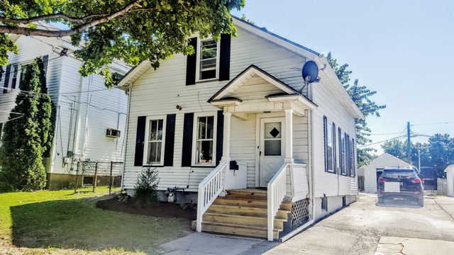 601 Mountain St, Aurora, IL 60505 photo 1