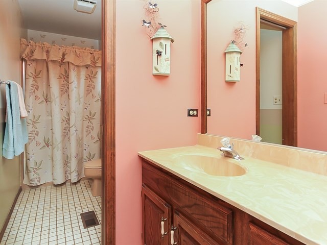 131 Will Scarlett Ln, Elgin, IL 60120 photo 14