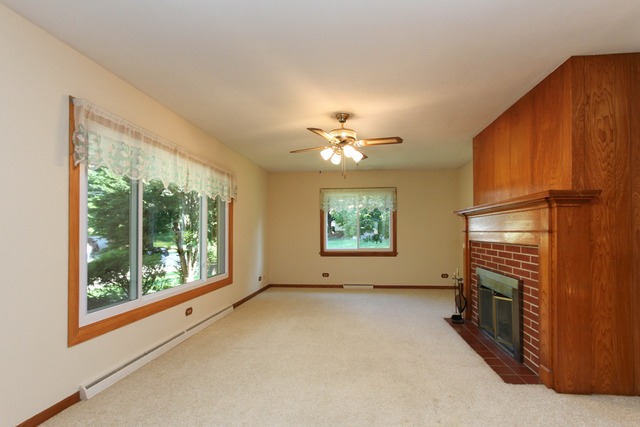 309 Summit St, Algonquin, IL 60102 photo 2