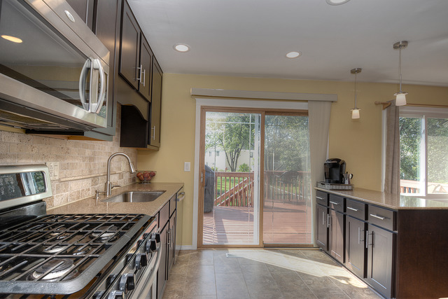 633 Stafford Dr, Roselle, IL 60172 photo 9