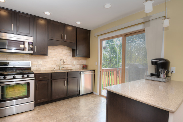633 Stafford Dr, Roselle, IL 60172 photo 8