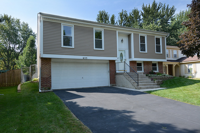633 Stafford Dr, Roselle, IL 60172 photo 1