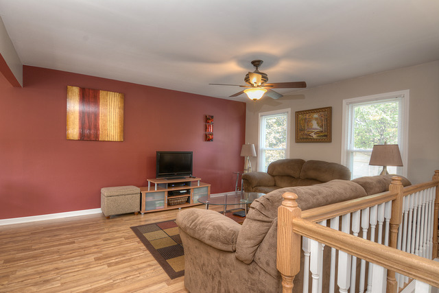633 Stafford Dr, Roselle, IL 60172 photo 4