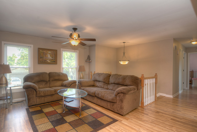 633 Stafford Dr, Roselle, IL 60172 photo 3