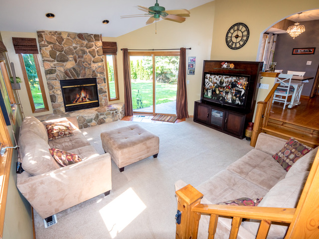 5413 Greenview Rd, Oakwood Hills, IL 60013 photo 3