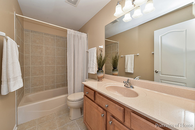 975 Riverstone Dr, Aurora, IL 60502 photo 18