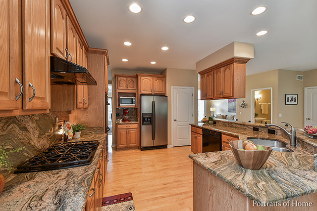 975 Riverstone Dr, Aurora, IL 60502 photo 8