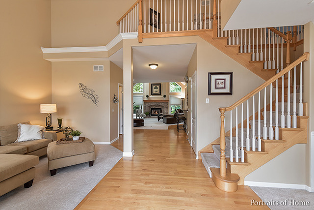 975 Riverstone Dr, Aurora, IL 60502 photo 3