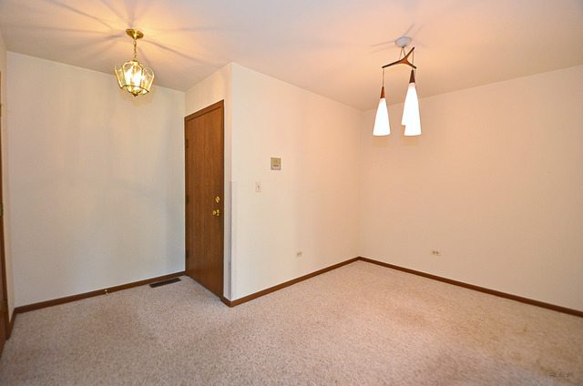218 Brookside Ln #A, Willowbrook, IL 60527 photo 2