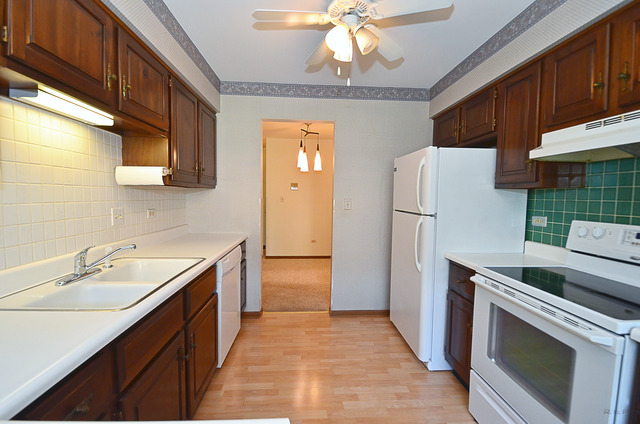 218 Brookside Ln #A, Willowbrook, IL 60527 photo 9